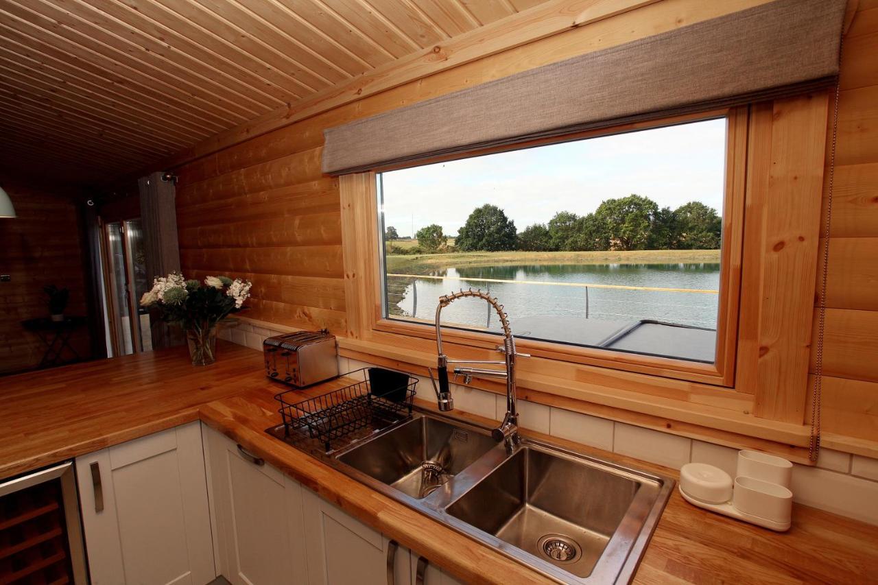 Cambridgeshire Lakes - Luxury Lodges In A Stunning Lake Location Gamlingay Экстерьер фото